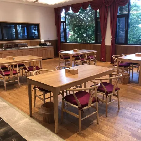 Yichun Dequan Hot Spring Hotel