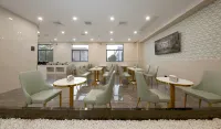 Elong Me Anlai Hotel (Nanyang Fangcheng County Zhangqian Avenue) Hotels in Fangcheng County