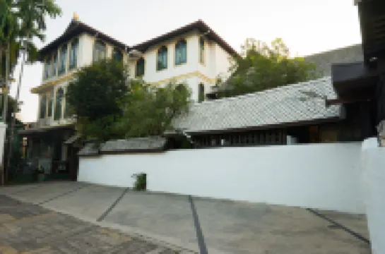 ชีวาแกลอรี โฮเทล เชียงใหม่ โรงแรมใกล้วัดป่าแดด