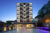Mile Huquan Shuixiang Haofeng Wyndham Hot Spring Hotel فنادق في مي له