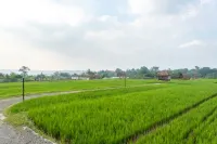 TwoSpaces Living at DeRos Resort & Cafe, Bogor Hotels in Caringin