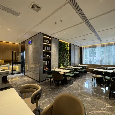 Baochao Hotel (Guigang High-Speed Railway Station Shenghuo Port)