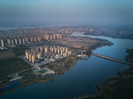 LIYU LAKE INTERNATIONAL HOTEL Отели рядом с достопримечательностью «Yicheng General Zhang Zizhong Memorial Hall»