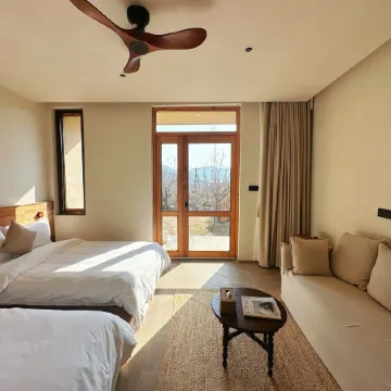 Yimeng Suji Caoshe (Mengshan Renjia Scenic Area)