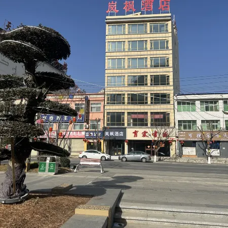 Lanfeng Hotel (Longnan Tanchang Guan'egou Bridge)