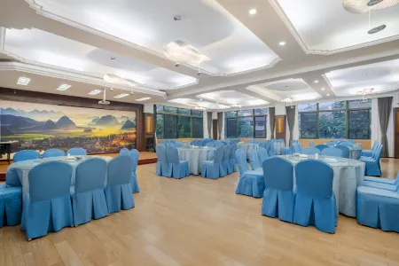 Feiduo FTOURHOTEL (Kunming Economical Development Zone Kunchuan Industrial Park) Отели рядом с достопримечательностью «Kunming University»