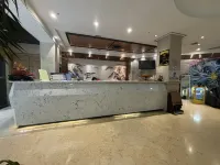 Yaxin E-Sports Hotel (Wuhan Luojiagang Subway Station)