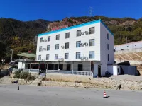 Muli Yinfeng Hotel - Bãi đậu xe