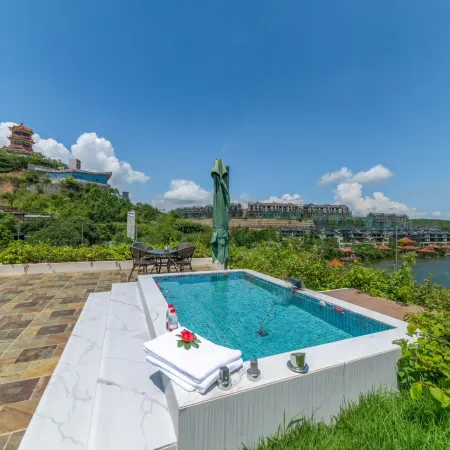 Yihe Lakeside Courtyard