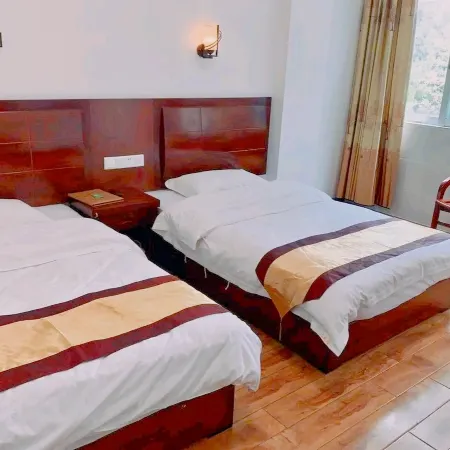 Longling Jinlong Hotel