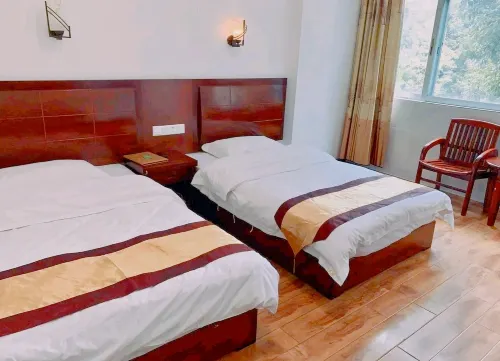 Longling Jinlong Hotel