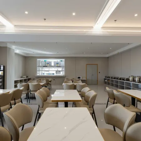Guang Yue Century Hotel (Hulun Qingshuihe Branch)
