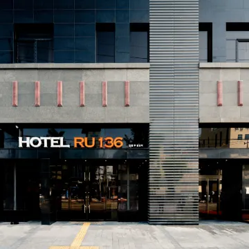 Hotel RU136 Отели рядом с достопримечательностью «Храм Чинванса»
