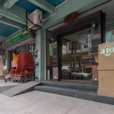 RedDoorz @ Downtown Tacloban Отели рядом с достопримечательностью «Робинсонс Таклобан»