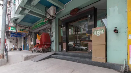 RedDoorz @ Downtown Tacloban Отели рядом с Аэропорт Д. З. Ромуальдес