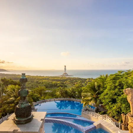 Nanshan leisure club Seaview Hotel Отели рядом с достопримечательностью «Храм Наньшань»