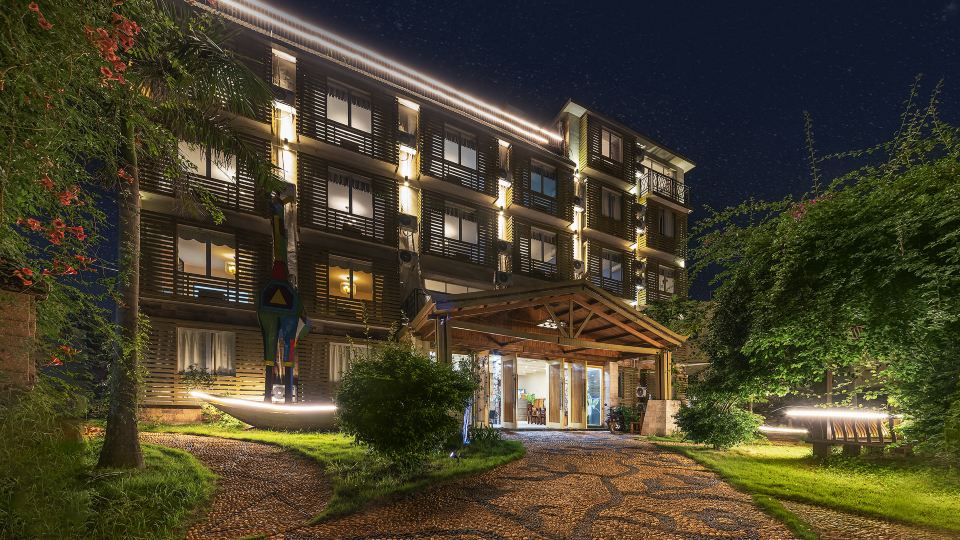 Beihai Weizhou Island Lanwan Art Hotel