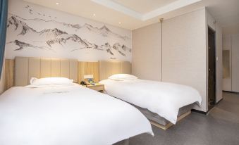 Qingmu Hotel (Nanjing Zhujiang Road Floating Bridge Subway Station)