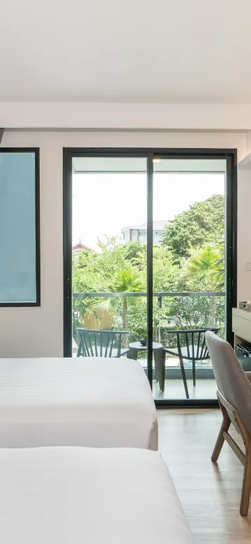 ห้องดีลักซ์ เตียงแฝด พร้อมวิวสระว่ายน้ำ