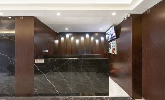 Weizhilian Movie Theme Hotel (Beijing Liujiayao Subway Station)