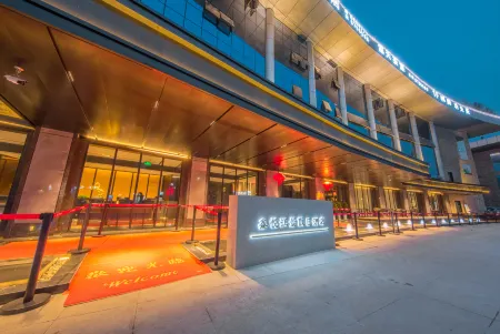 Shehong Xinyue Riverside Holiday Hotel Отели рядом с достопримечательностью «Shehong Gymnasium»