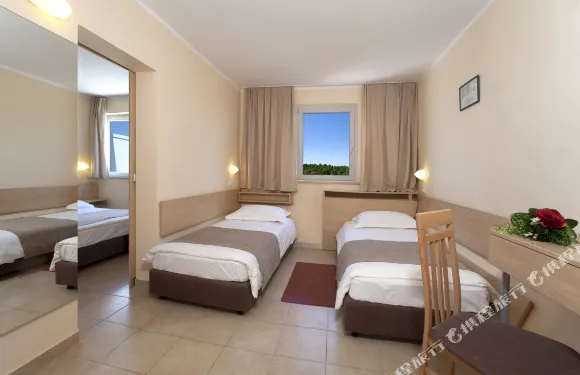 德芬普拉瓦拉古納酒店