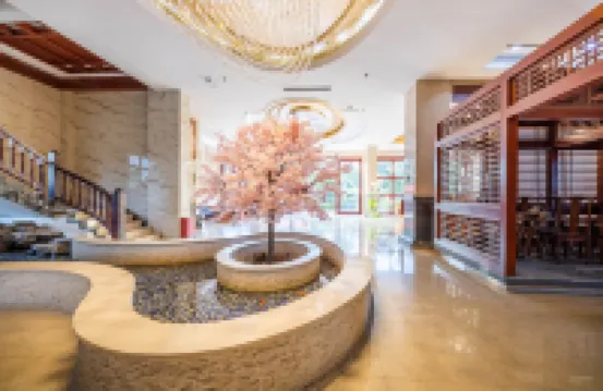 Ledong Baolong Hotel