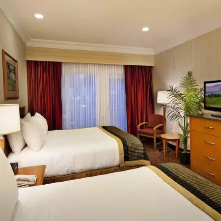 Best Western Plus Kelowna Hotel & Suites