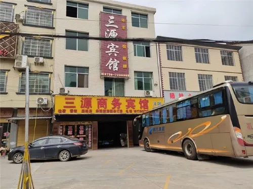 Sanyuan Hotel - Parkplatz