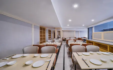 Vienna Hotel (Beijing West Railway Station Lize Business District)