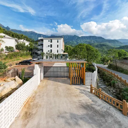 Wugong Mountain falls in love with Huaxi