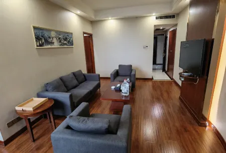 Liaoyuan Business Hotel Отели рядом с достопримечательностью «Tomb of Zhang Qian»