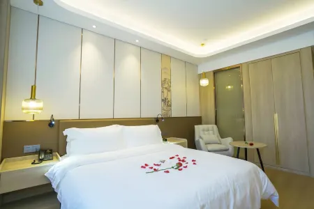 Nanping Fuchen International Hotel Отели рядом с достопримечательностью «Wolongwan Huahua World»