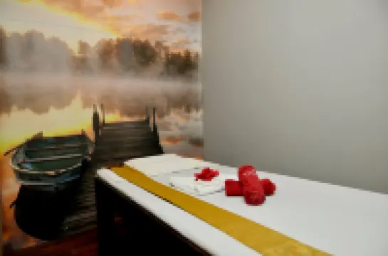 The Icon Hotel & Lounge