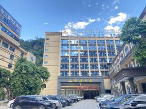 Nujiang Holiday Hotel