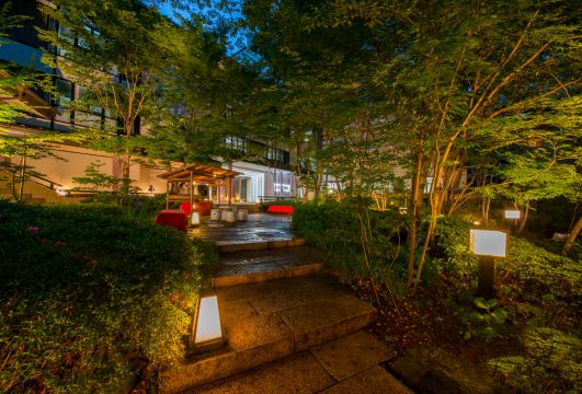 기누가와 파크 호텔의 넓고 쾌적한 로비 모습