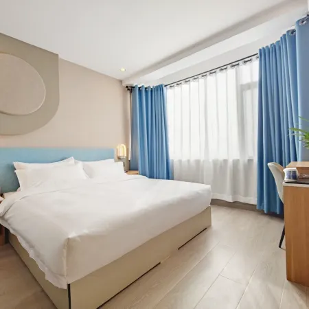 Ease Hotel (Linxia Central Square)