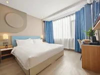 Ease Hotel (Linxia Central Square)