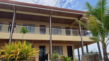 Azure Camotes Resort Hotel Отели рядом с достопримечательностью «Sto. Nino Church»