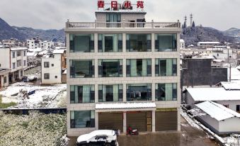 Luoping Chunri Xiaoyuan Homestay (Jinji Peak Cong Branch)