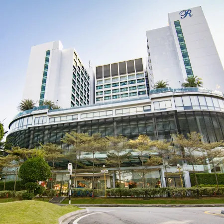 Royale Chulan Damansara Отели рядом с достопримечательностью «Станция MRT Taman Tun Dr Ismail »