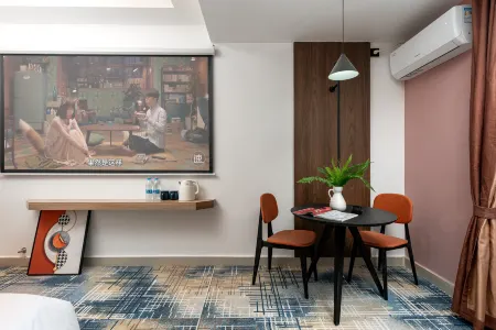 Heben Apartment (Sihui Guohui Nanguo Yudu Shop)