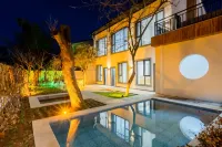 Liyang wild creeping grass home stay