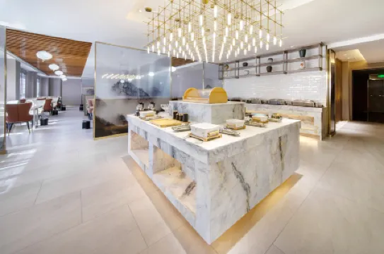 MEHOOD LESTIE Hotel (Altay Wanghu Square) Отели в г. Алетайши