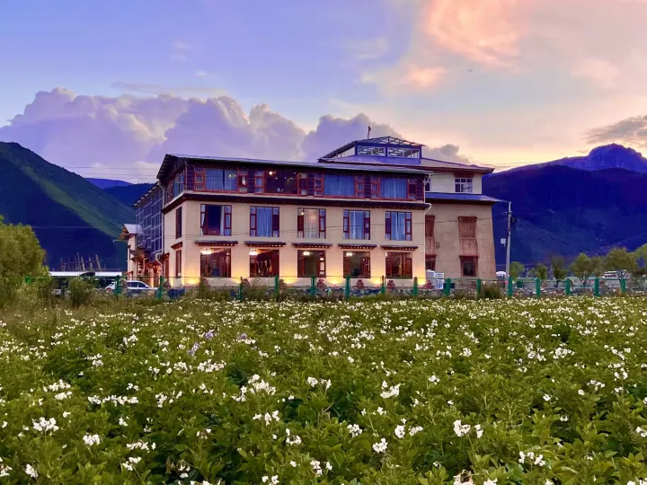 Shangri-La Sky Time Manor