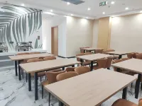Seman Hotel (Qingdao Jinggangshan Road Subway Station)