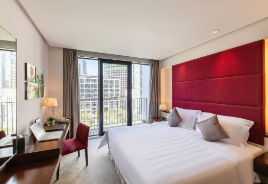 4. 하워드 존슨 파..