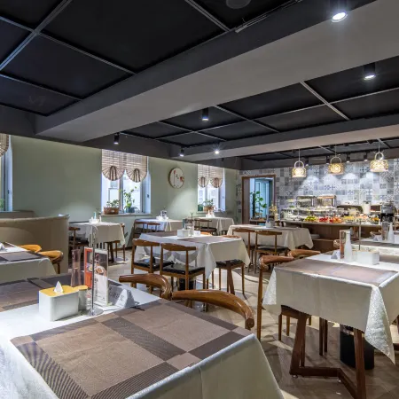 Jinan Baotu Spring Wanda Plaza Wassim Hotel Отели рядом с достопримечательностью «Парк источника Баоту»