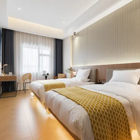 Four Seasons Apartment