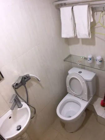 Royal Hill Hotel (Family Guest House)